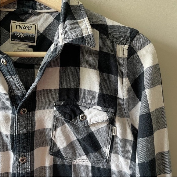 Aritzia / TNA classic fit plaid flannel shirt - Picture 4 of 11